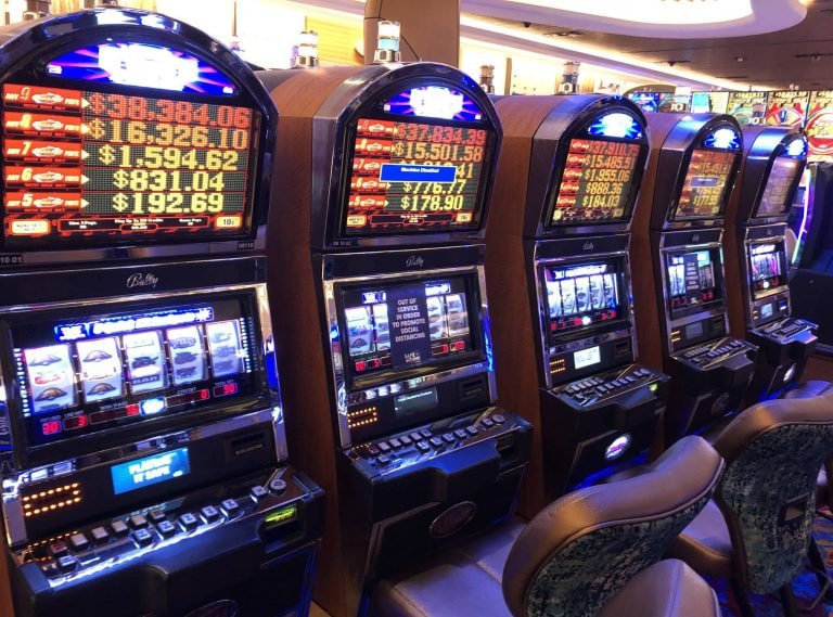 Blueprint Gaming slot interface showing paylines, bonus features, and game information menu on latolato138